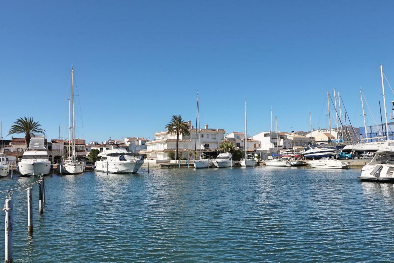 Requesens Empuriabrava Exterior foto