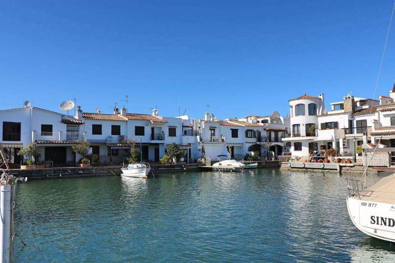 Requesens Empuriabrava Exterior foto